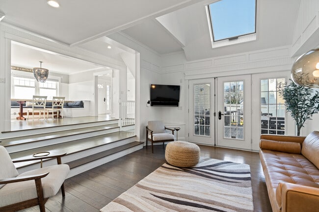 Building Photo - 207 Beach Ave