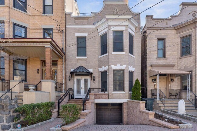 Building Photo - 438 Gregory Ave