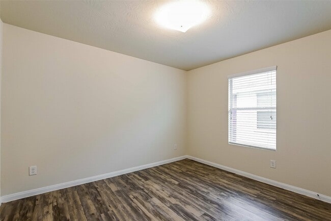 Building Photo - 5723 S Brenwood Dr