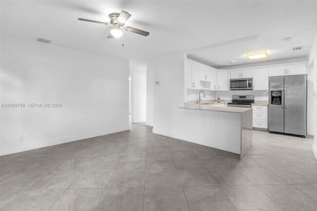 Building Photo - 1640 NE 33rd St