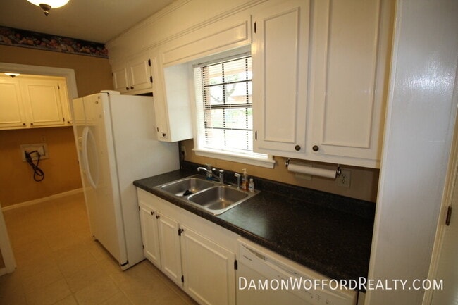 Building Photo - 308 Longmeadow Ct N