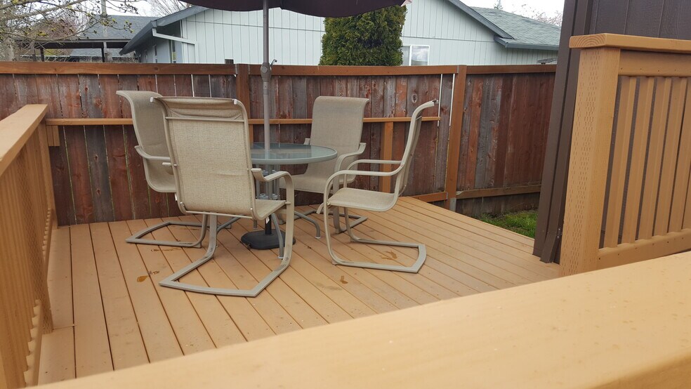 Deck in backyard - 1209 S 2nd Pl