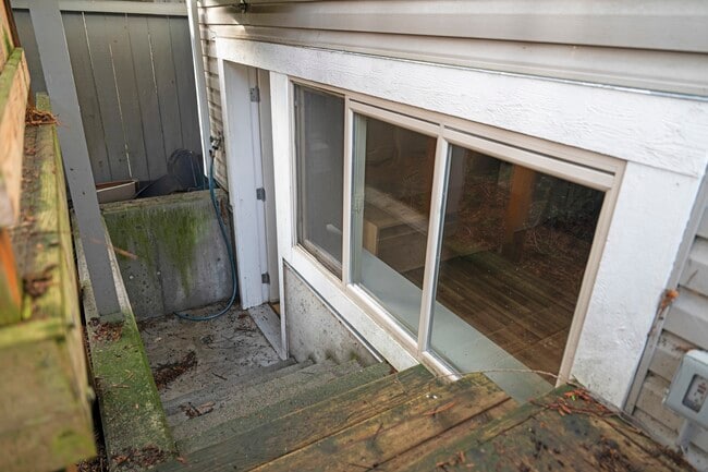 Building Photo - 11560 Stone Ave N