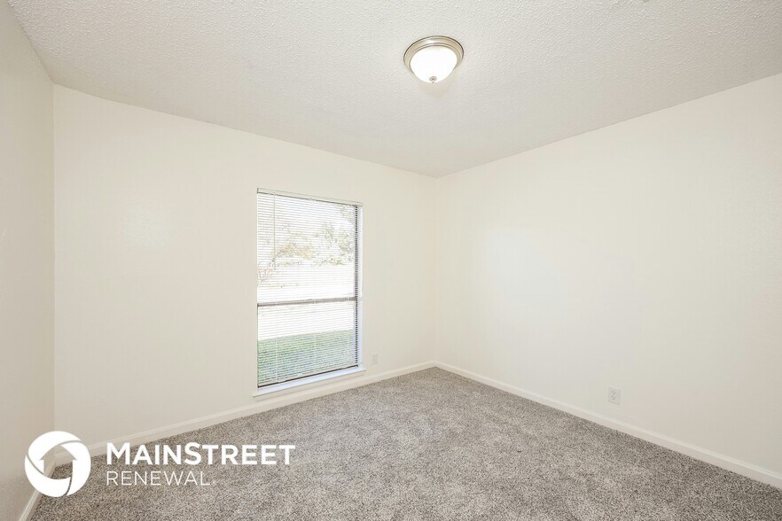 Building Photo - 5050 Gordon Cooper Dr
