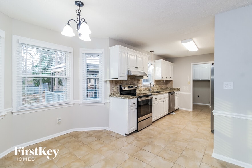 Building Photo - 3005 Manchester Dr