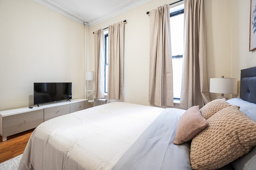 Building Photo - 639 2nd Ave