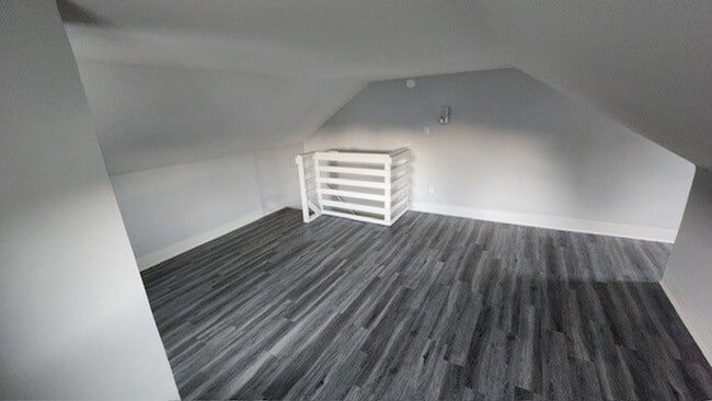 Building Photo - 3 bedroom 1 bathroom