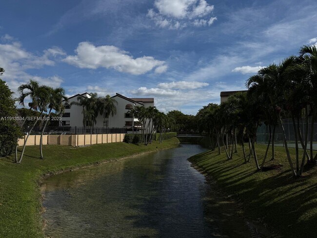 Building Photo - 9015 SW 125th Ave