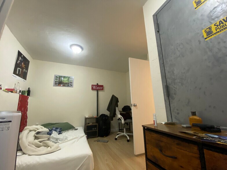 Building Photo - 1430 Tremont St