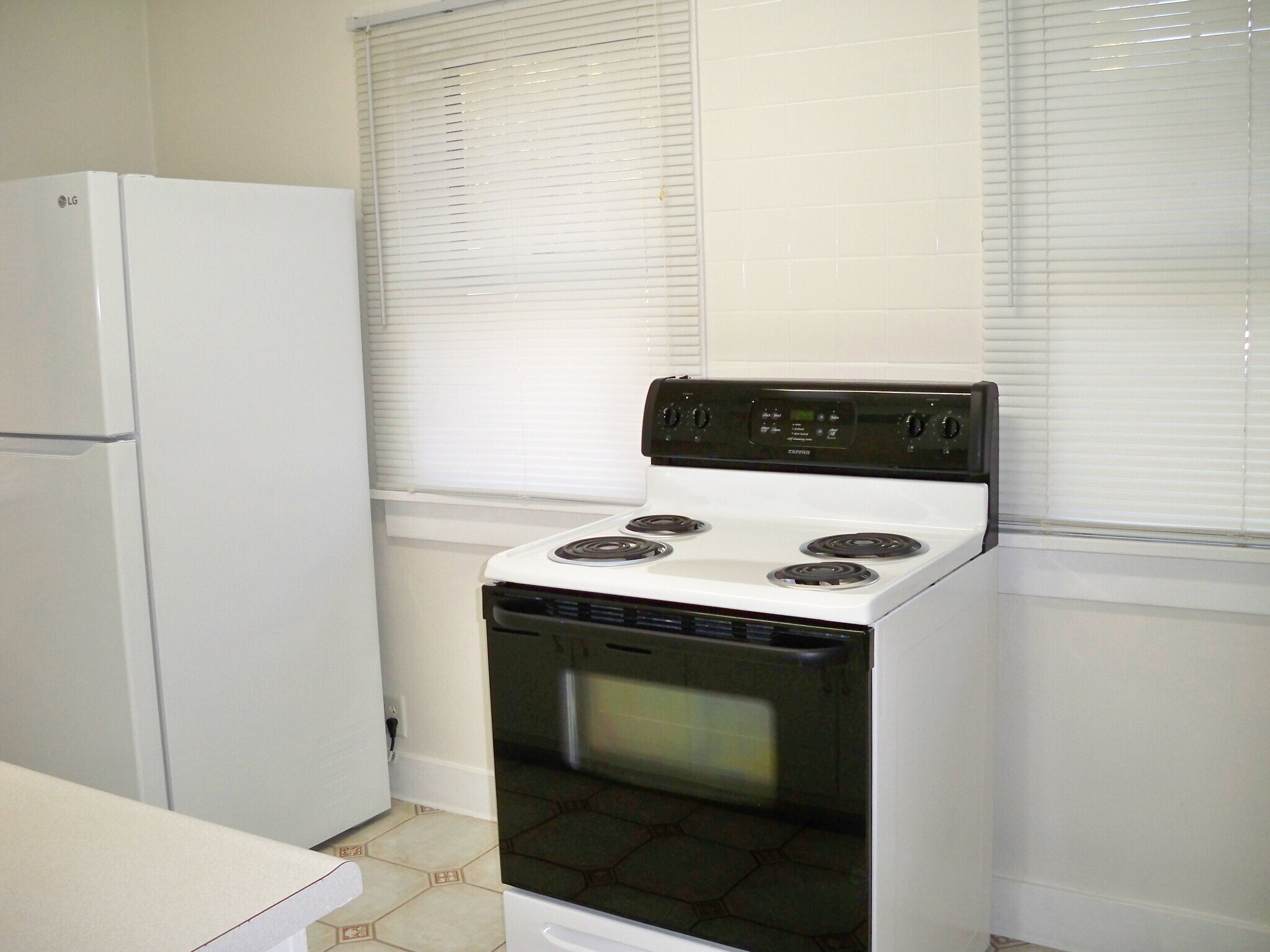 Building Photo - 331 W Cedar St