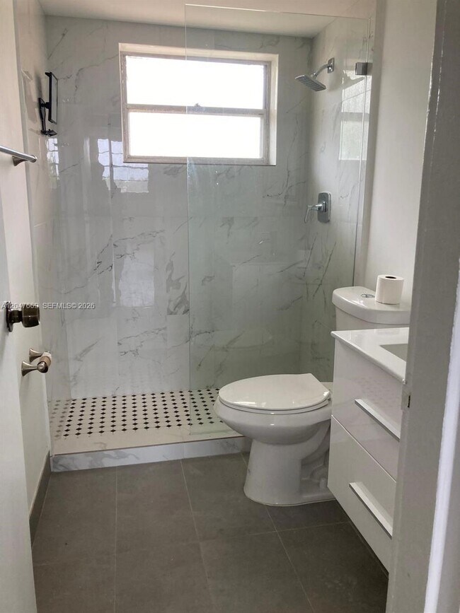 Building Photo - 7900 Tatum Waterway Dr