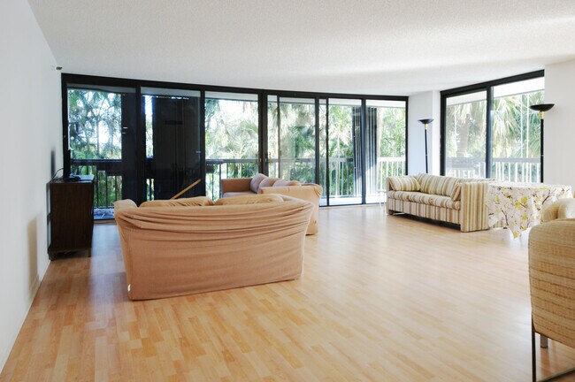 Building Photo - 2450 Presidential Way