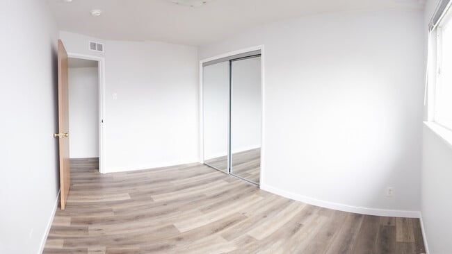 Building Photo - 5 S Big Bend Blvd