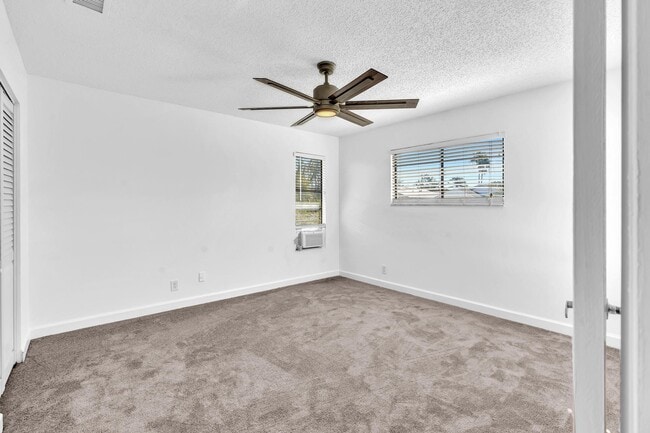 Building Photo - 2433 Southridge Rd