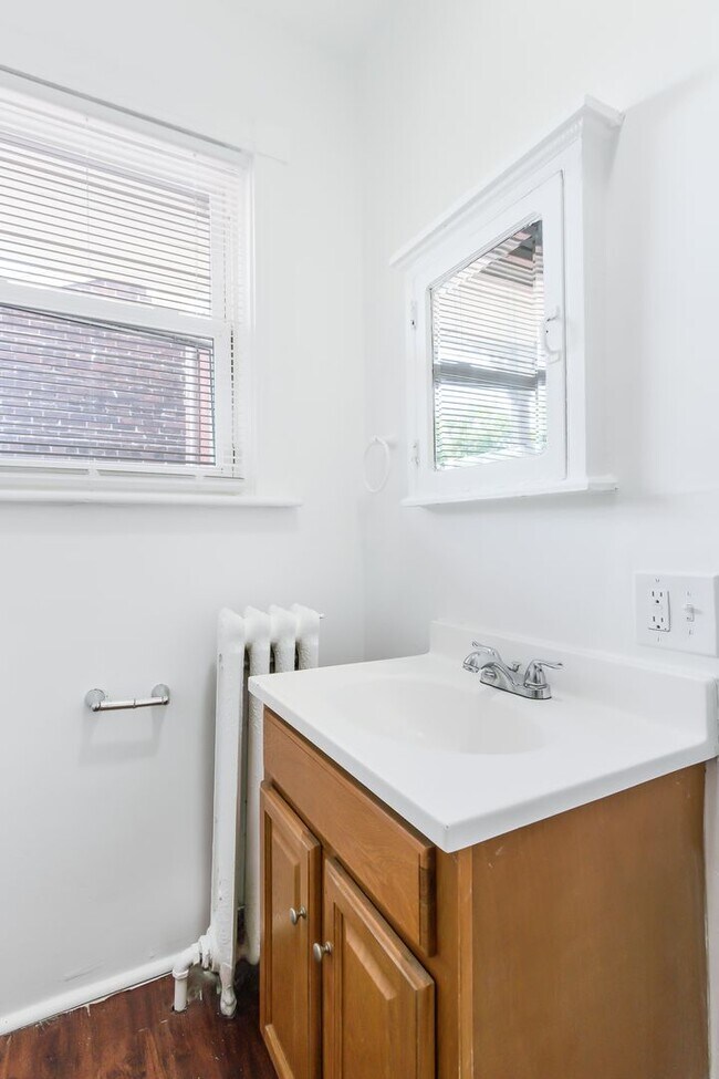 Building Photo - 1021 Lehman St