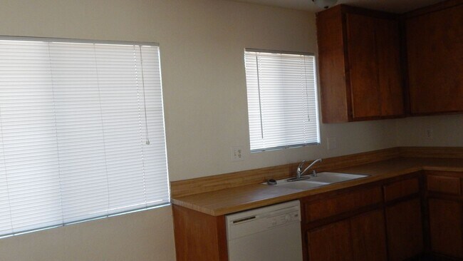 Building Photo - 3702