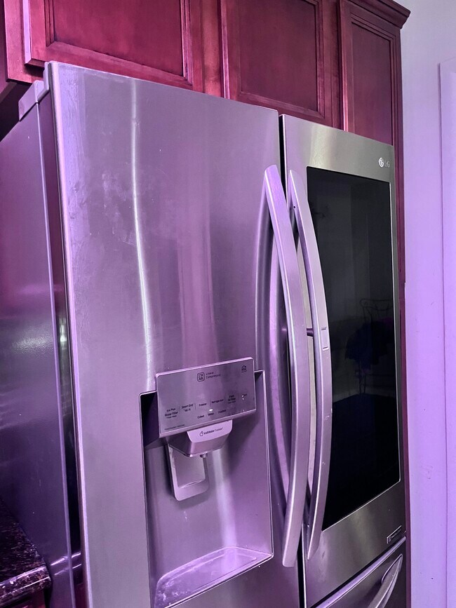 Building Photo - 8520 Lakewood Ave