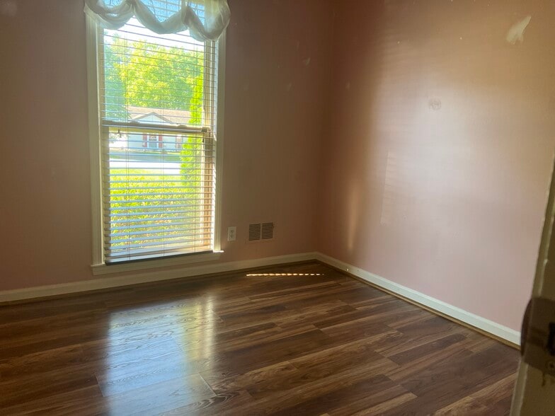 2nd bedroom - 11407 Deham Dr