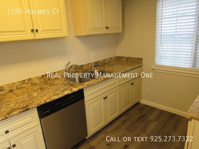 Building Photo - 1195 Holmes Ct