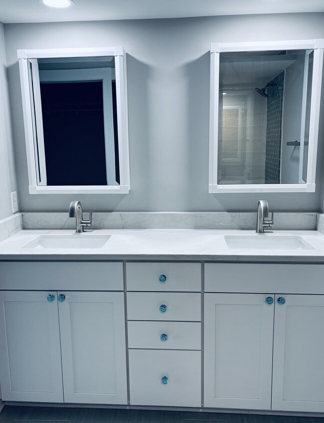 Master Bath Double Vanity - 1601 Ocean Dr S