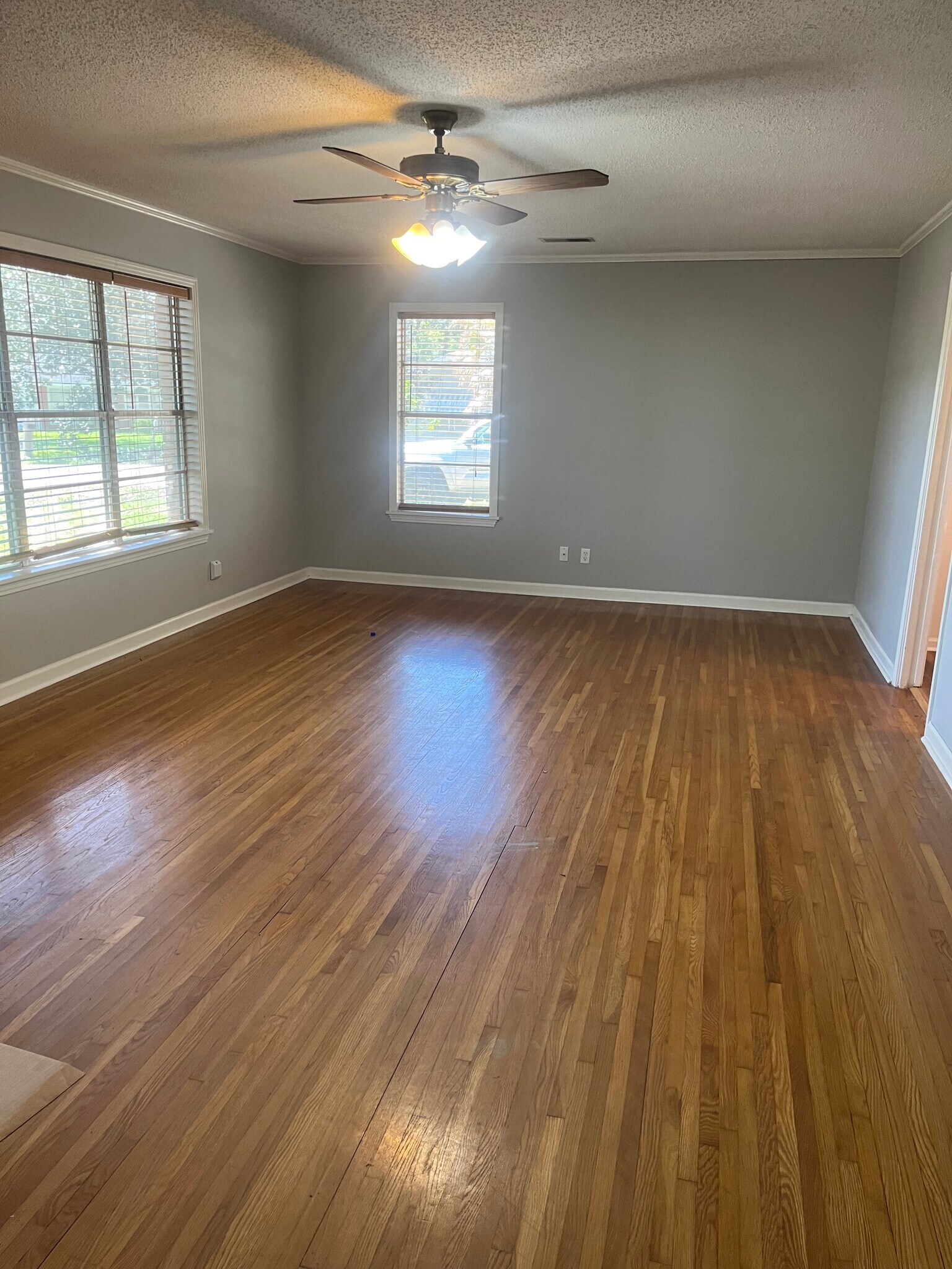 Building Photo - 104 Shady Oaks Dr