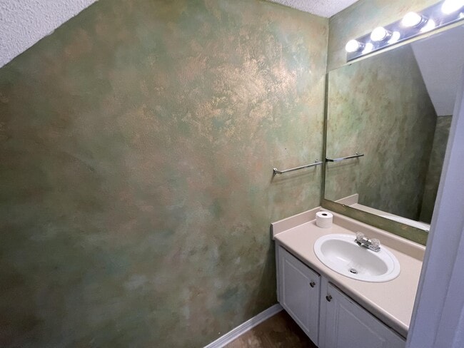 Building Photo - 495 Keystone Rd