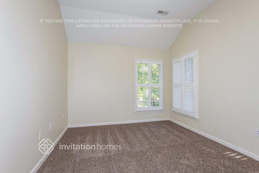 Building Photo - 6420 Fairway Point Dr