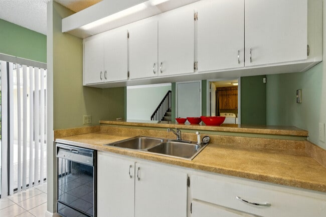 Building Photo - 622 6th Way
