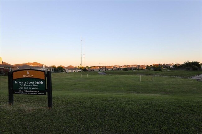 Building Photo - 4202 Fairmeadow Dr