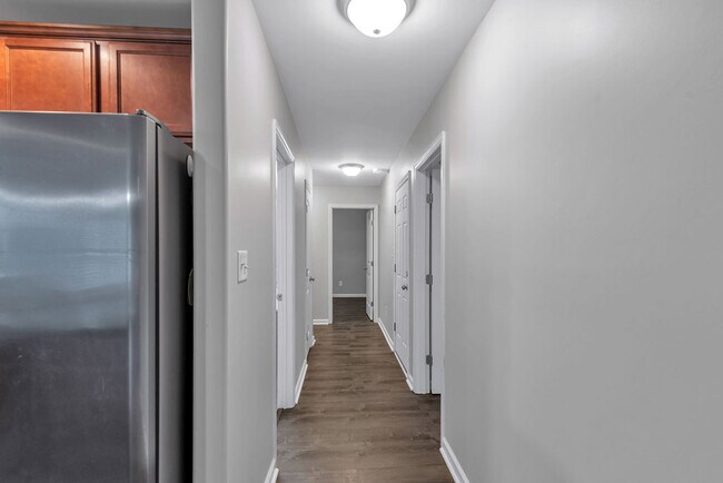 Building Photo - 202 Cottage Ln