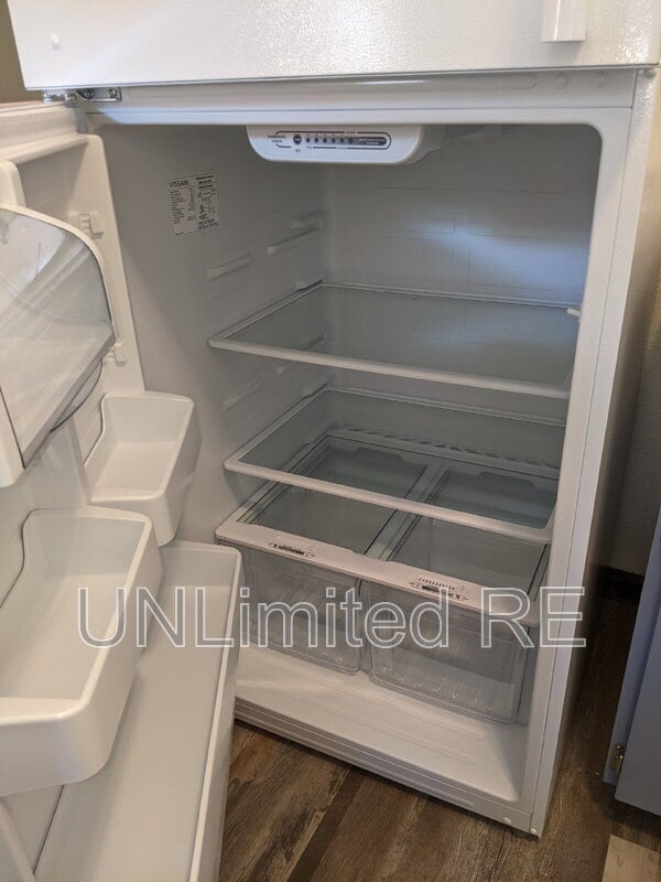 Building Photo - 321 N Park St