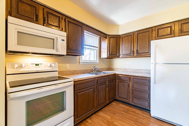 Building Photo - 1515 Golfview