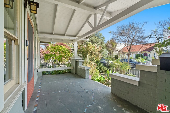 Building Photo - 813 Crestmoore Pl