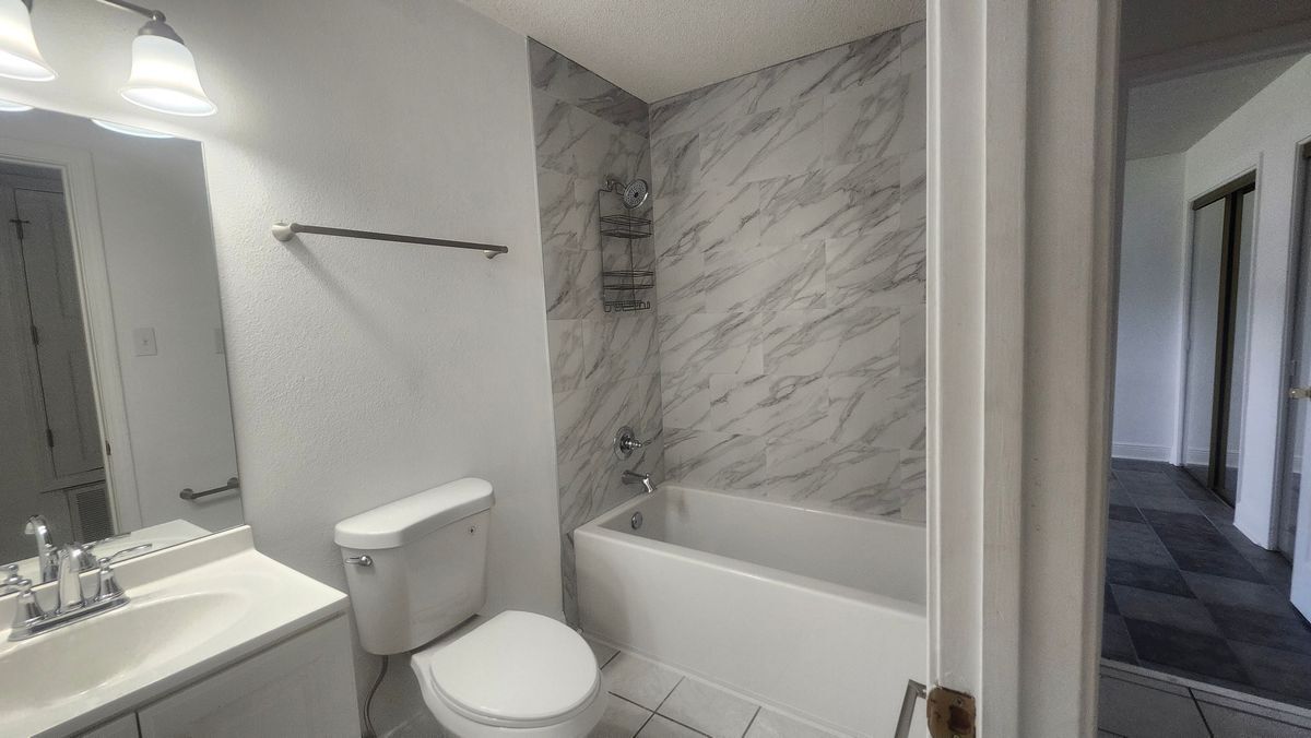 Building Photo - 206 Canberra Ct