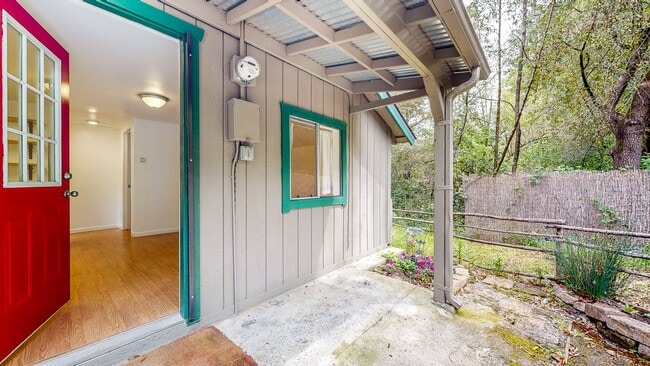 Building Photo - Adorable West County One Bedroom Cottage