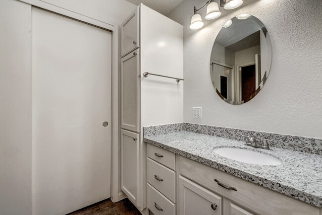 Building Photo - Charming 2 Bedroom Home in La Porte, TX