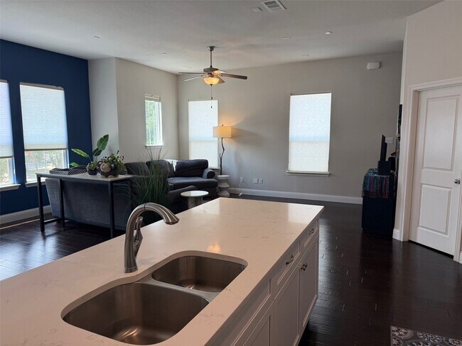 Building Photo - 111 Sumac St