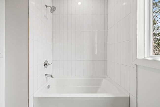 Building Photo - 2109 Chadwell Retreat Dr