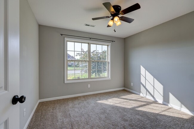 Building Photo - 1008 Meadowview Ln