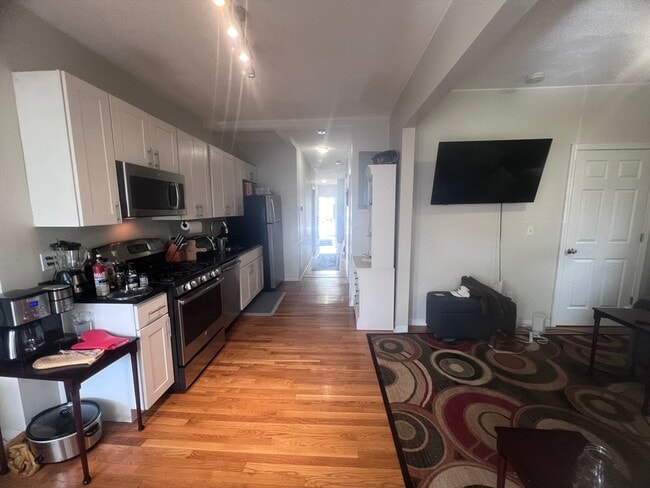 Building Photo - 50 Oliver St