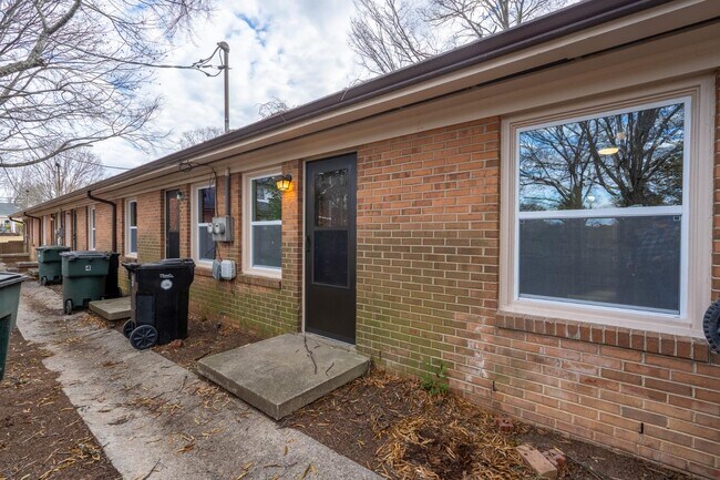 Building Photo - 745 Arbor St NE