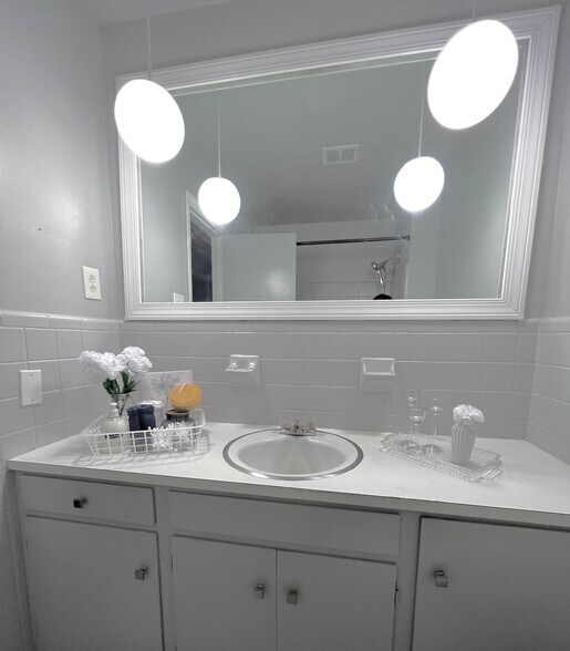 Building Photo - 4129 Meadowbrook Dr