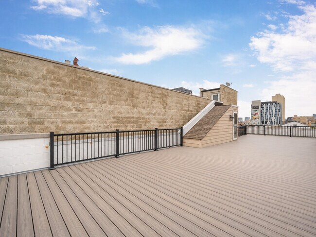 Building Photo - 1113 N Hermitage Ave