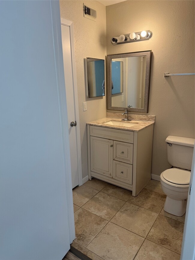 Building Photo - 3300 Pebblebrook Dr