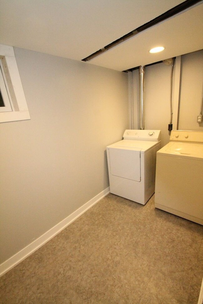 Building Photo - This 4br, 2bth home is for someone who wants way more than they pay for. SO Nice!