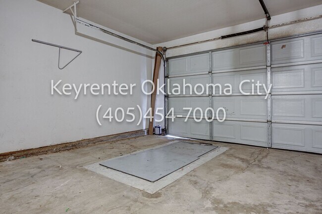 Building Photo - 6016 SE 82nd Pl