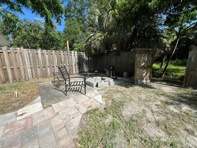 Building Photo - 6915 Dimarco Rd