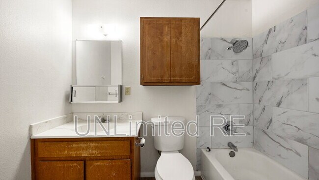 Building Photo - 1637 Canada Crescent