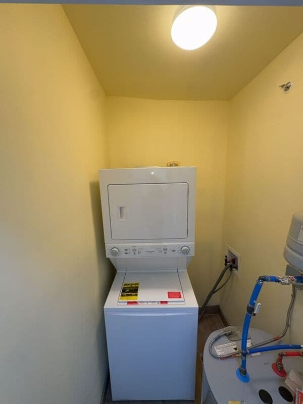 Building Photo - 730 N Main St