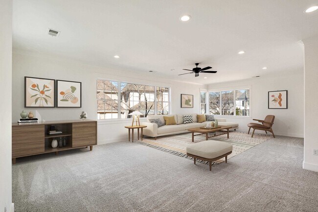 Building Photo - 1117 E Irvin Dr